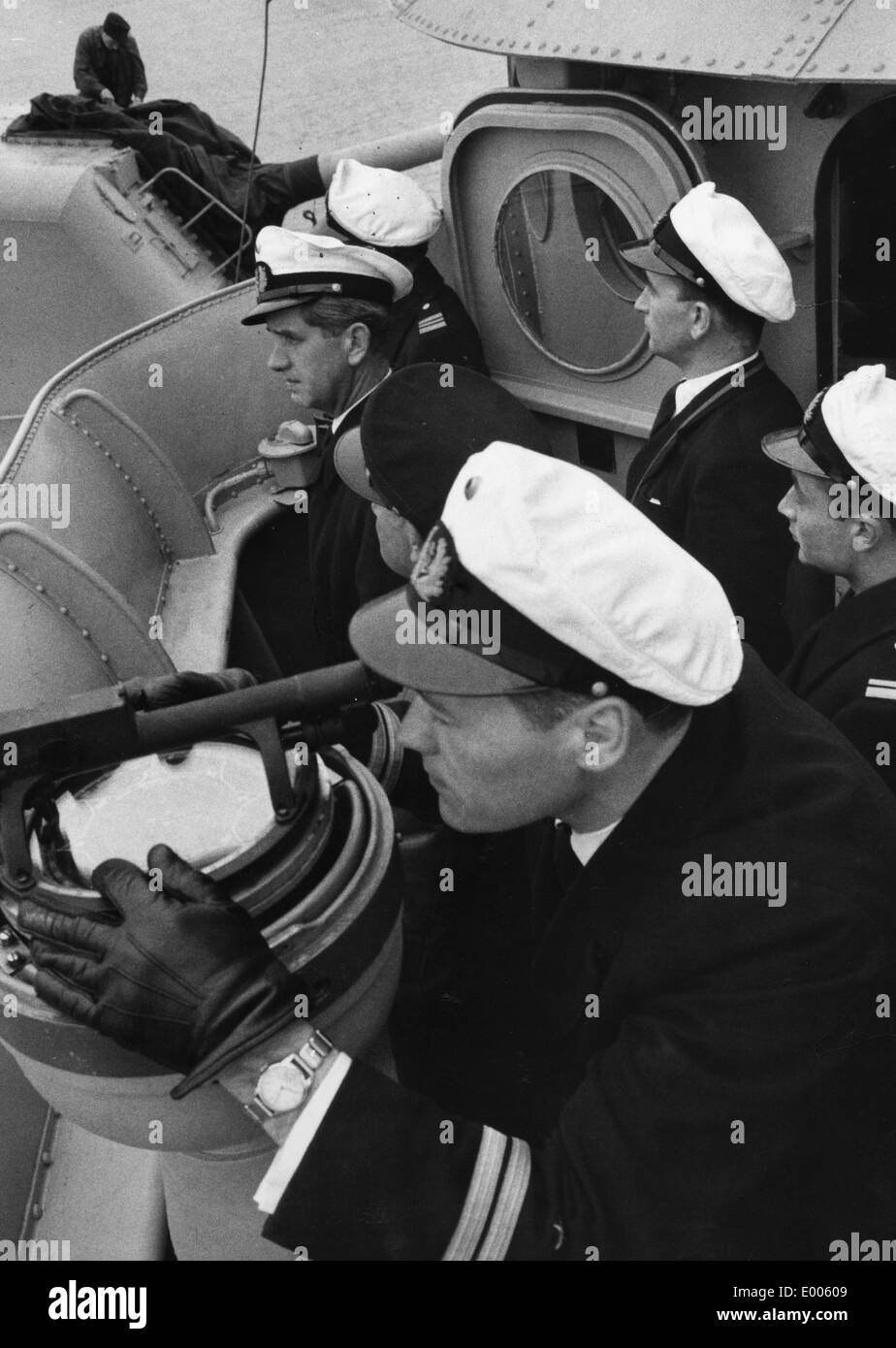 Offiziere auf der erste Zerstörer der Bundeswehr, 1958 Stockfoto