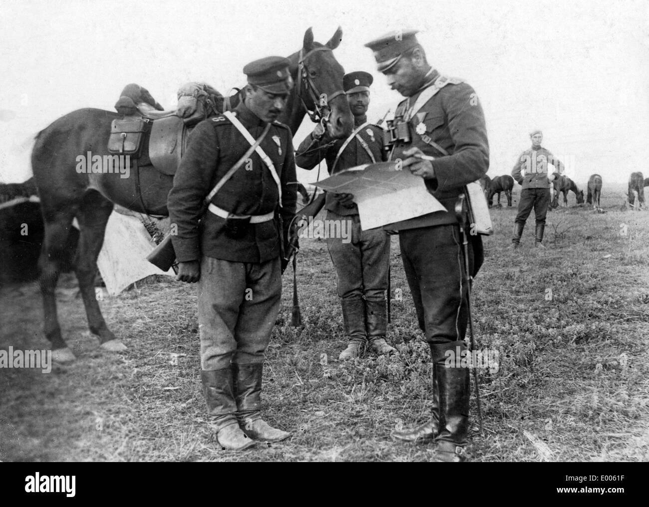 Bulgarische Botschaft Fahrer mit einer Karte, 1915 Stockfoto