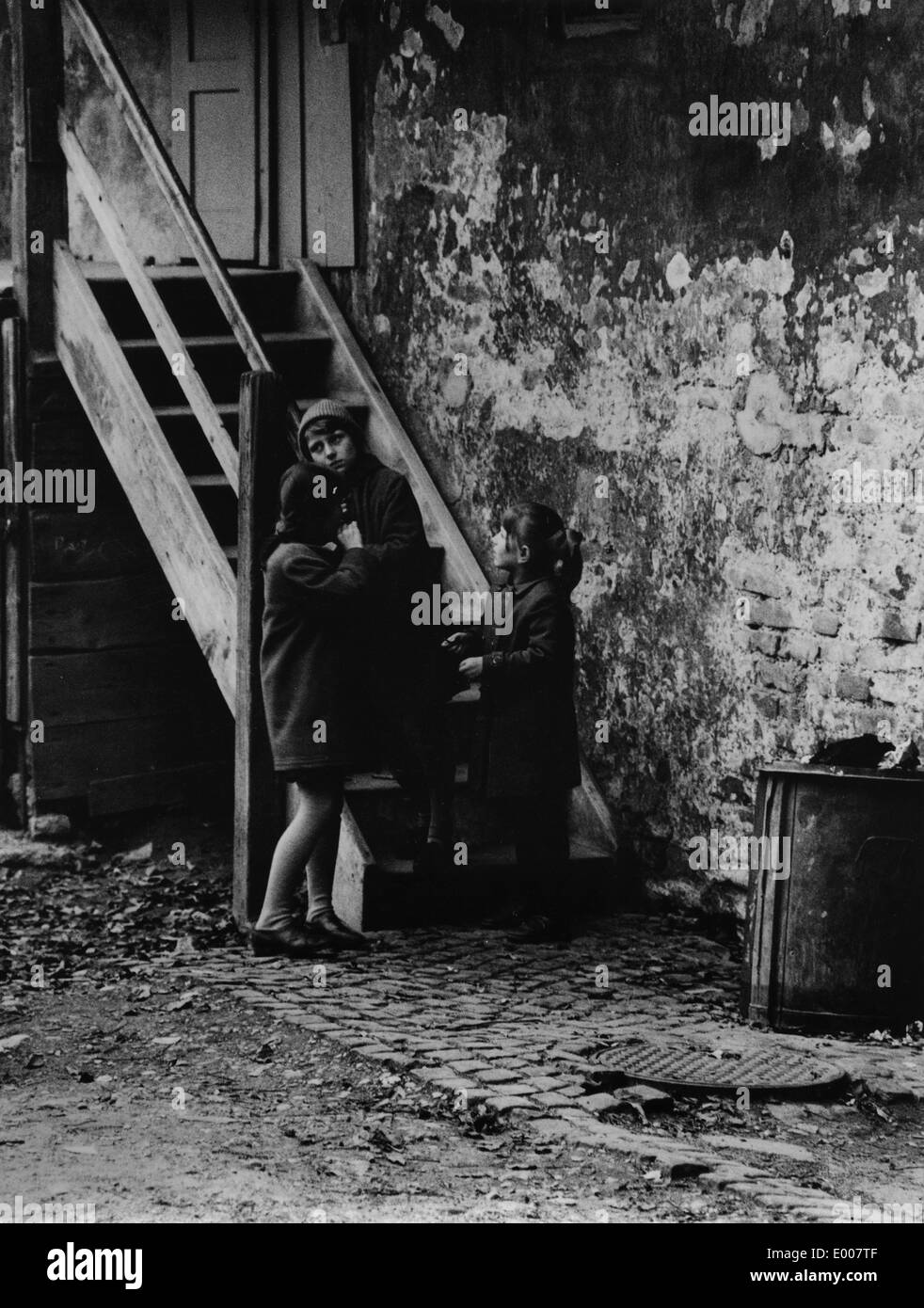 Mädchen im historischen Zentrum von Augsburg Stockfoto