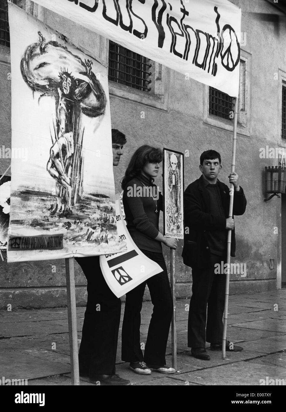 Protest gegen den Vietnamkrieg in Augsburg, 1966 Stockfoto