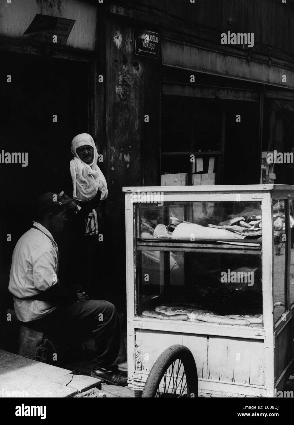 Eine Straße Verkäufer in Istanbul, 1965 Stockfoto