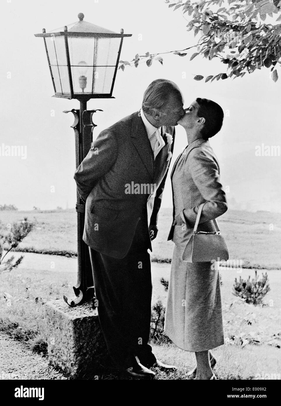 Curd Jürgens und Eva Bartok, 1955 Stockfoto