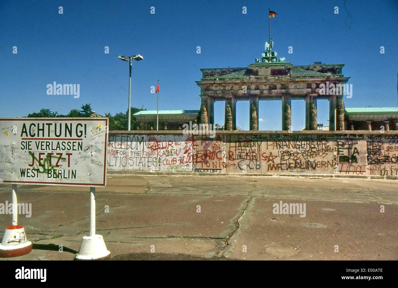 Die Berliner Mauer und das Brandenburger Tor in Berlin, 1987 Stockfoto