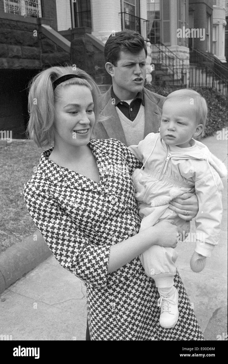 Edward Kennedy mit seiner Familie in Bronxville, 1963 Stockfoto
