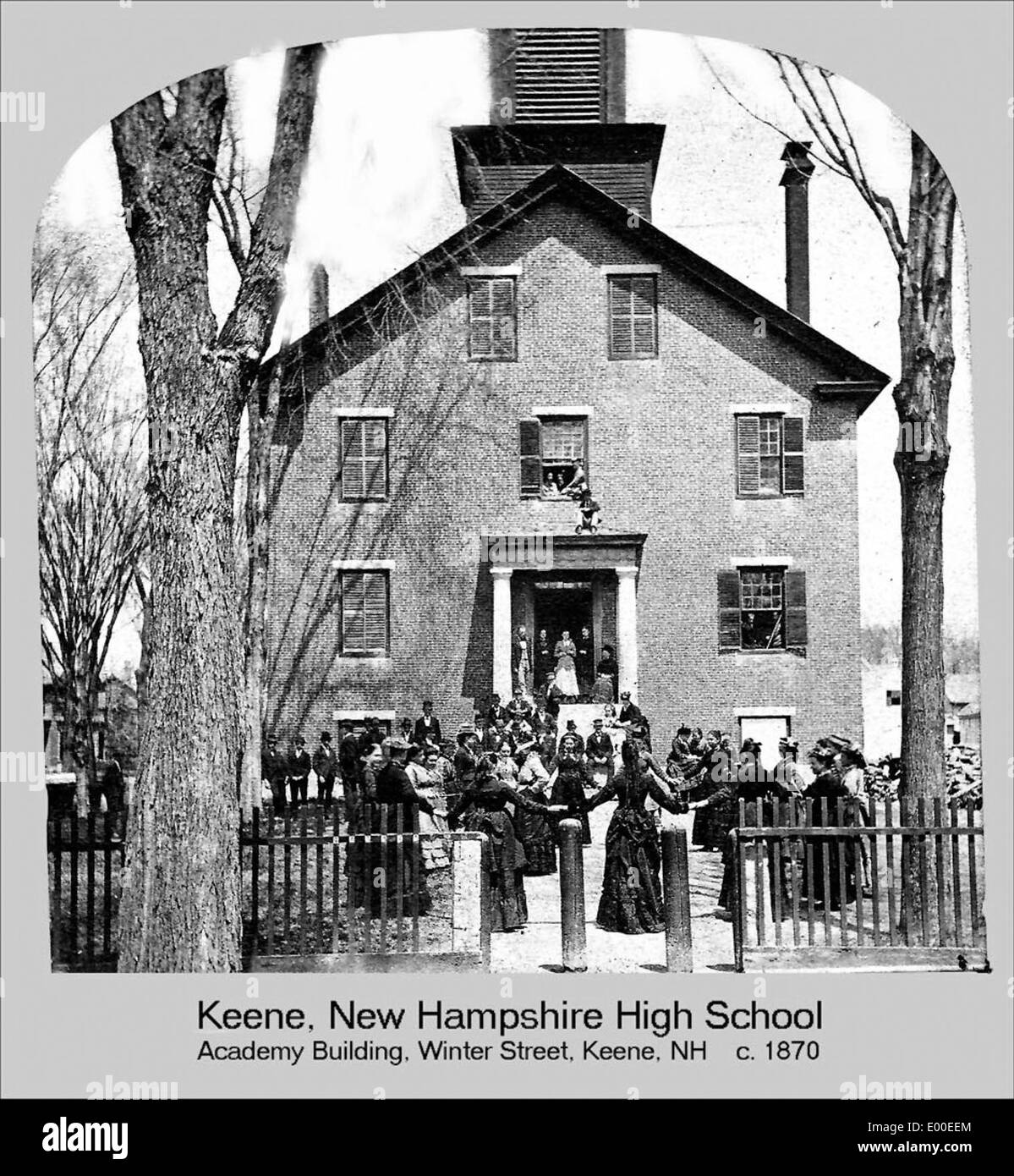 Die Keene High School befindet sich in Keene, New Hampshire, auch bekannt als Keene Academy. Die Institution dient Studenten und verfügt über eine prominente architektonische Präsenz in der Winter Street. Stockfoto