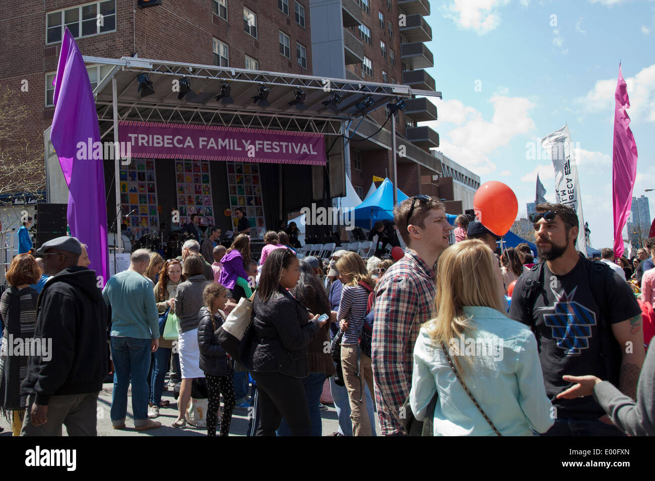 New York, USA. 27. April 2014. Straßenszene auf dem TriBeCa Familie Festival im Rahmen des TriBeCa Film Festival, New York City; Kredit-27. April 2014: Louis Champion/Alamy Live-Nachrichten Stockfoto