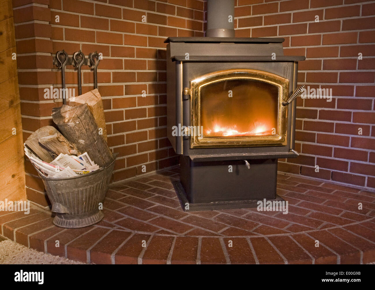 Holzofen mit rauch Fotos und Bildmaterial in hoher Auflösung Alamy