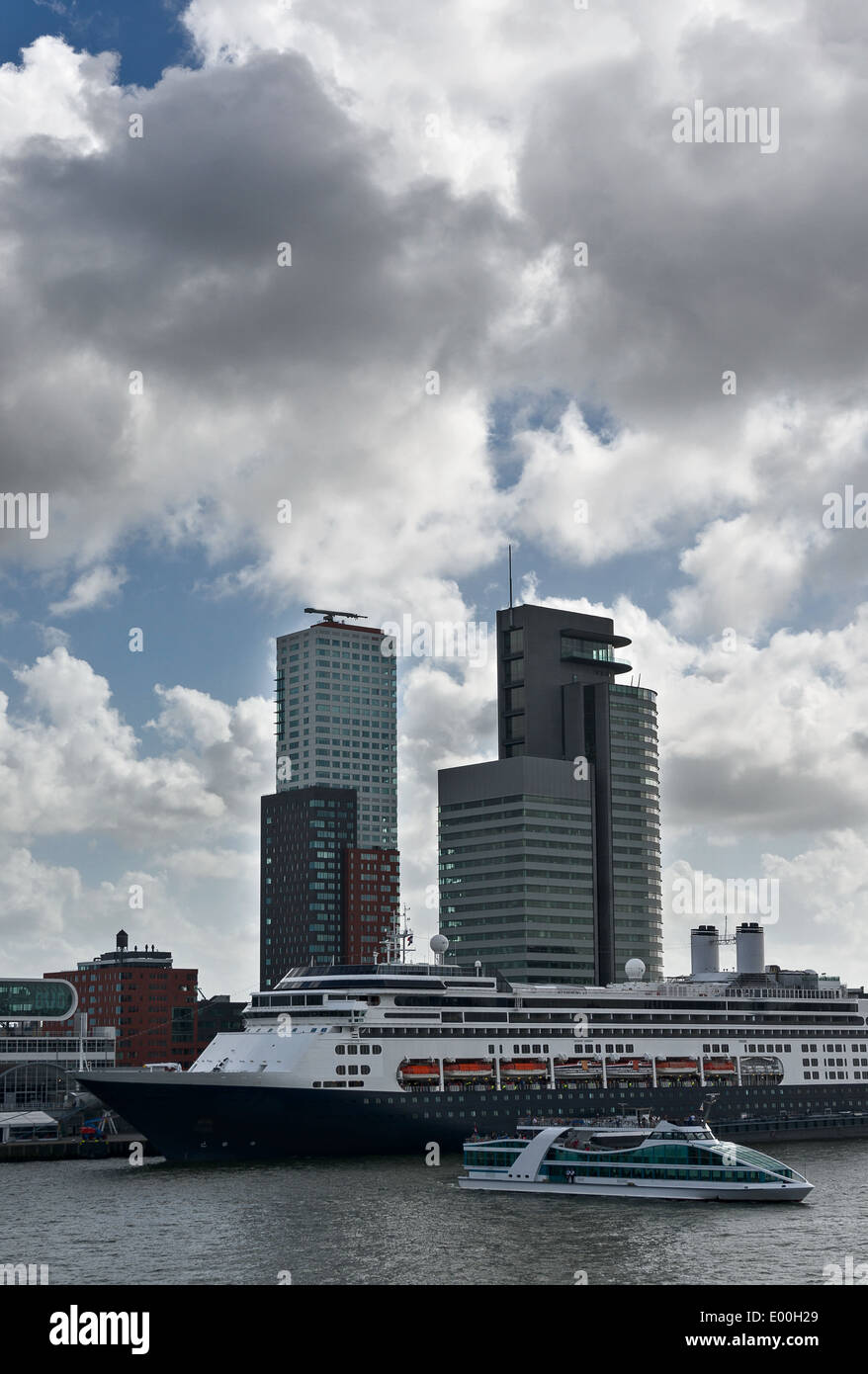 Passagierschiff in Rotterdam, Niederlande Stockfoto