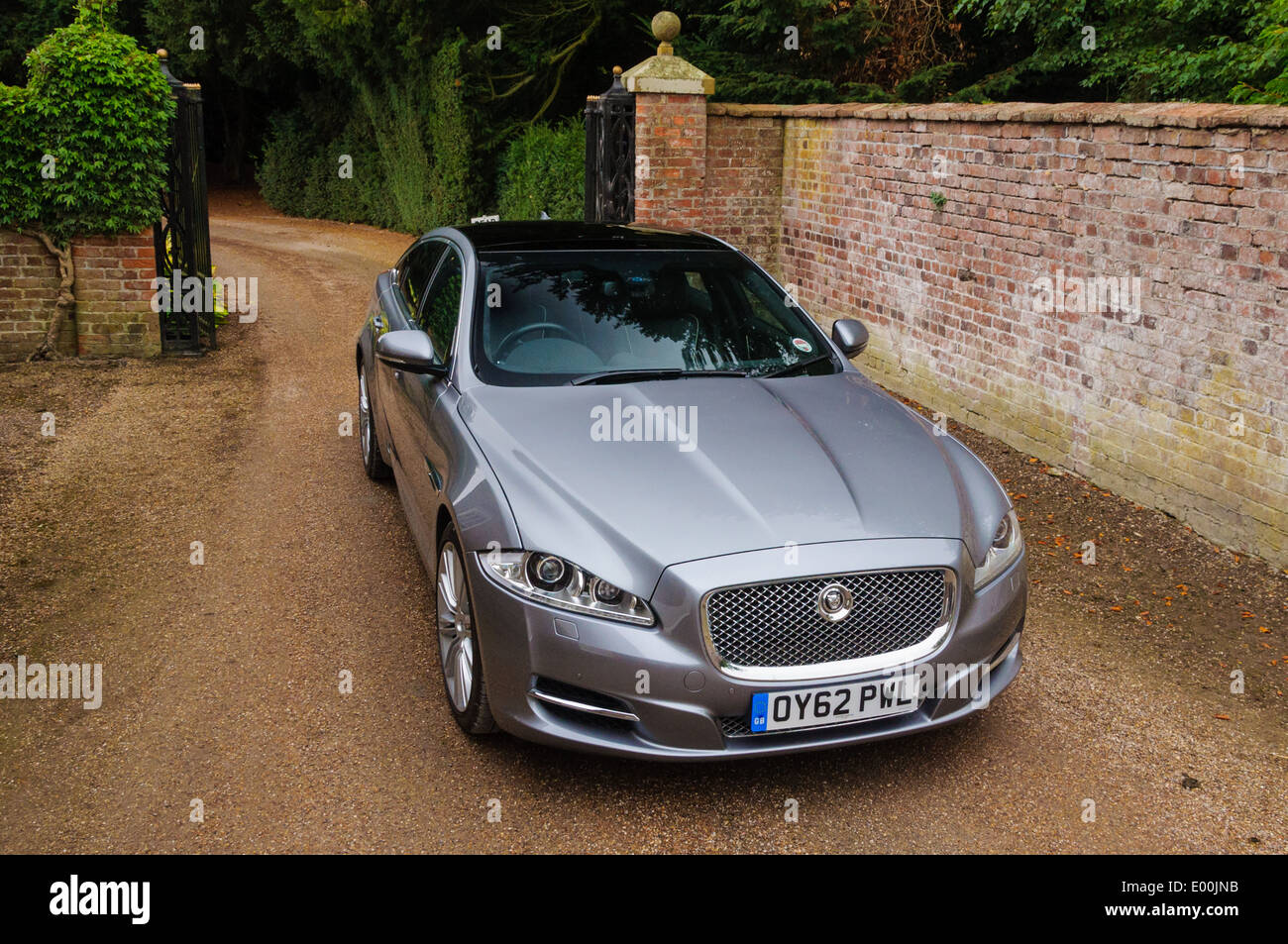 Jaguar XJ Portfolio 3.0 Liter V6 in elegantem Ambiente Stockfoto