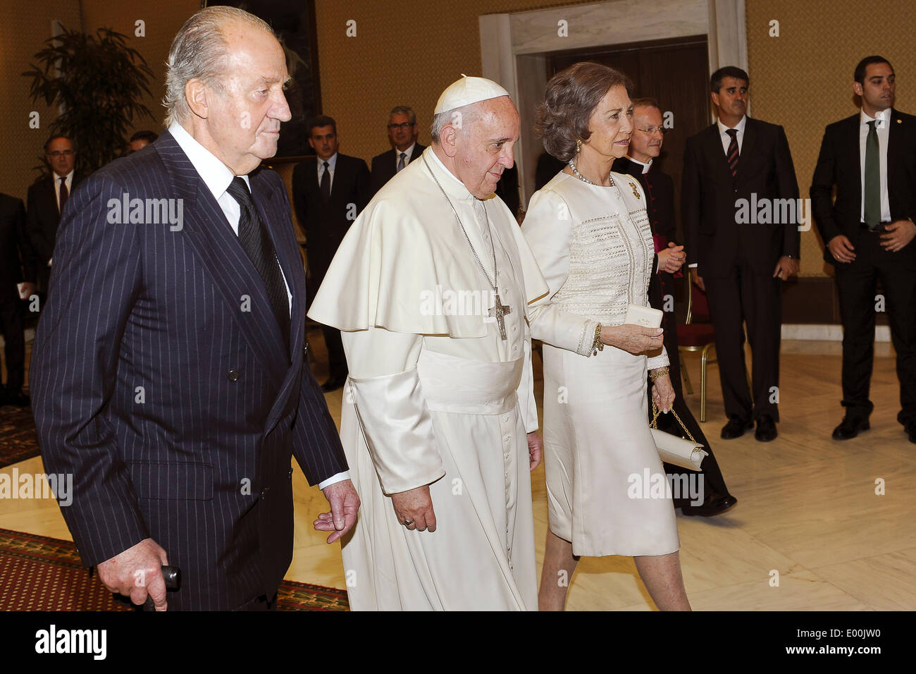 Vatikanstadt 28. April 2014 trifft Papst Francis, der König und Königin von Spanien, König Juan Carlos und Königin Sofia von Bourbon Credit: wirklich Easy Star/Alamy Live News Stockfoto