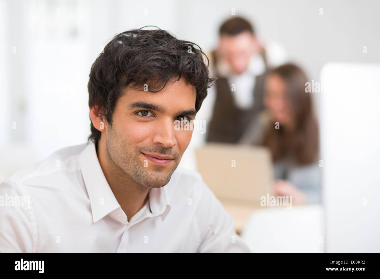Männlichen schön pc Schreibtisch Kollegen Hintergrund Stockfoto