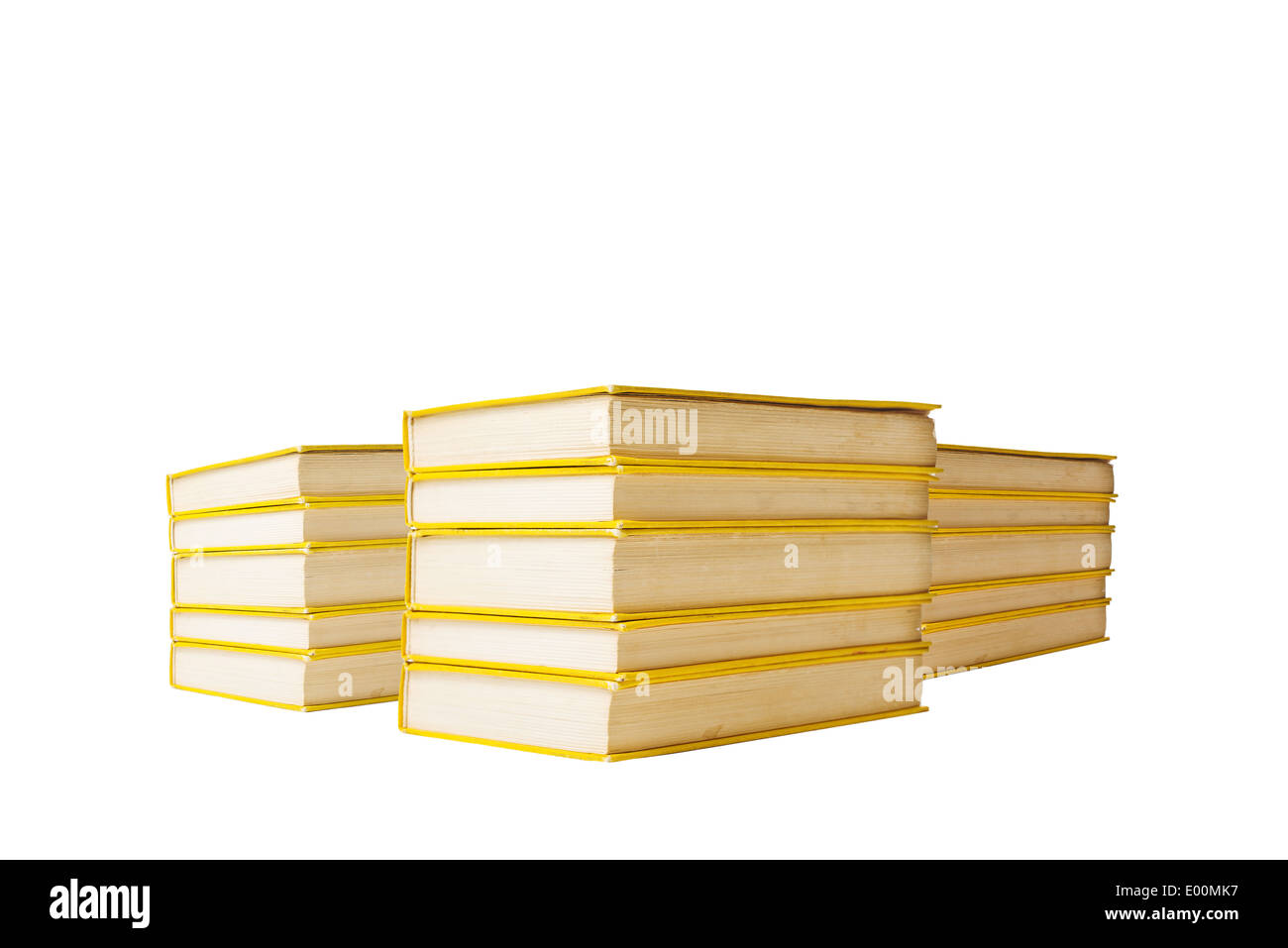 Stapel von gebrauchte Bücher mit gelben Festeinband auf weißem Hintergrund Stockfoto