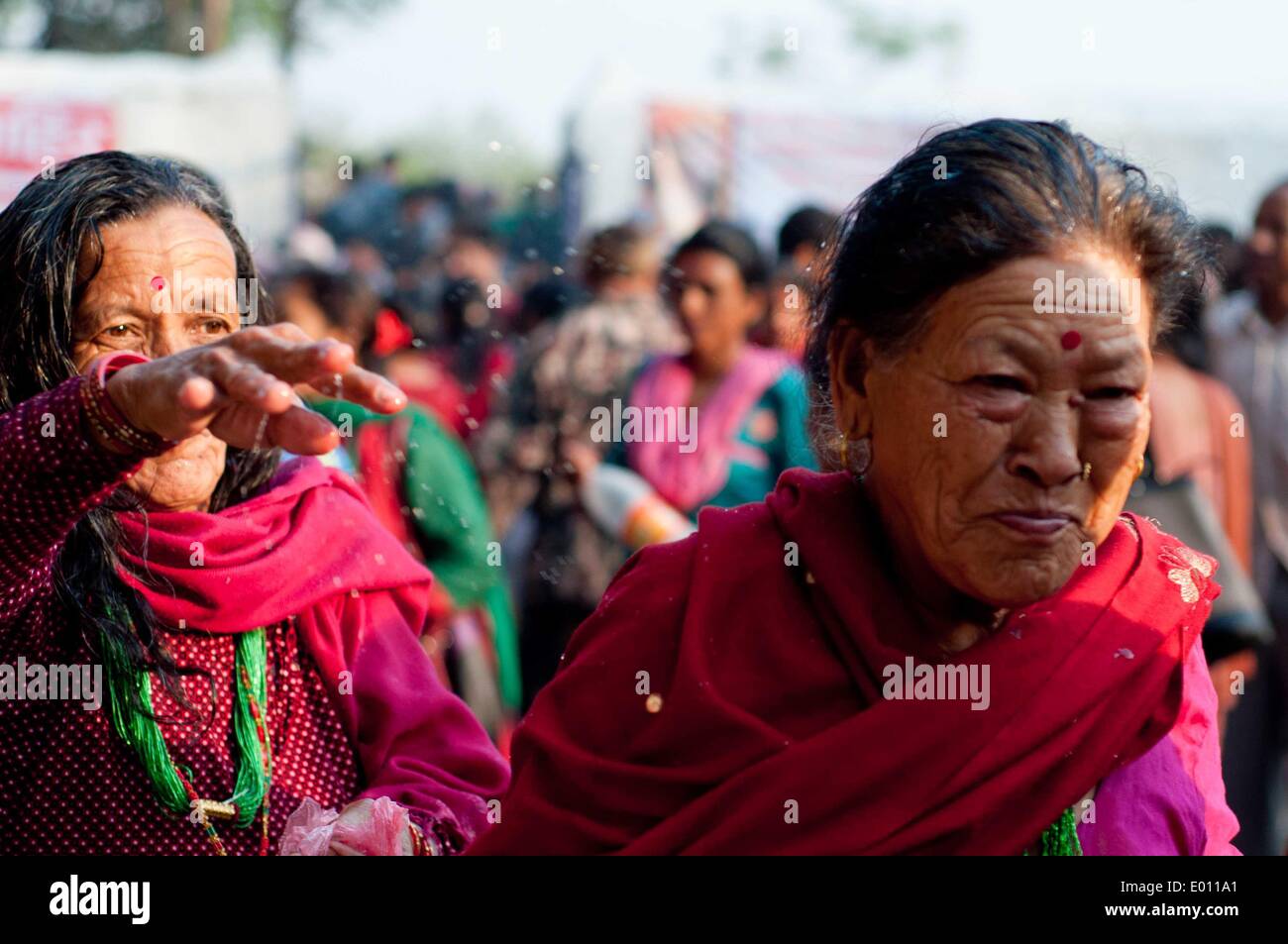 Kathmandu, Nepal. 29. April 2014. Nepalesen beobachten Mata Tirtha Aunsi in Matatirtha, Nepal, 29. April 2014. Nepalesen Mata Tirtha Aunsi oder zum Muttertag, am Dienstag zeigt Respekt und Ehrfurcht an alle Mütter zu beobachten. Bildnachweis: Pratap Thapa/Xinhua/Alamy Live-Nachrichten Stockfoto