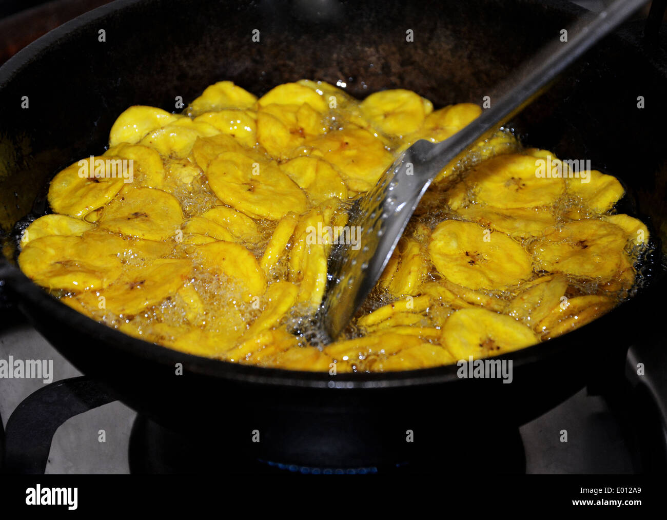 Bananenchips machen Stockfoto