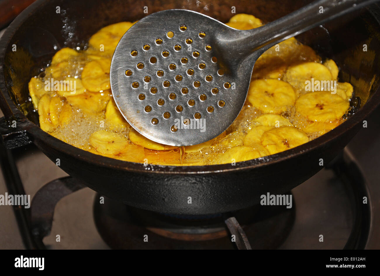 Bananenchips machen Stockfoto