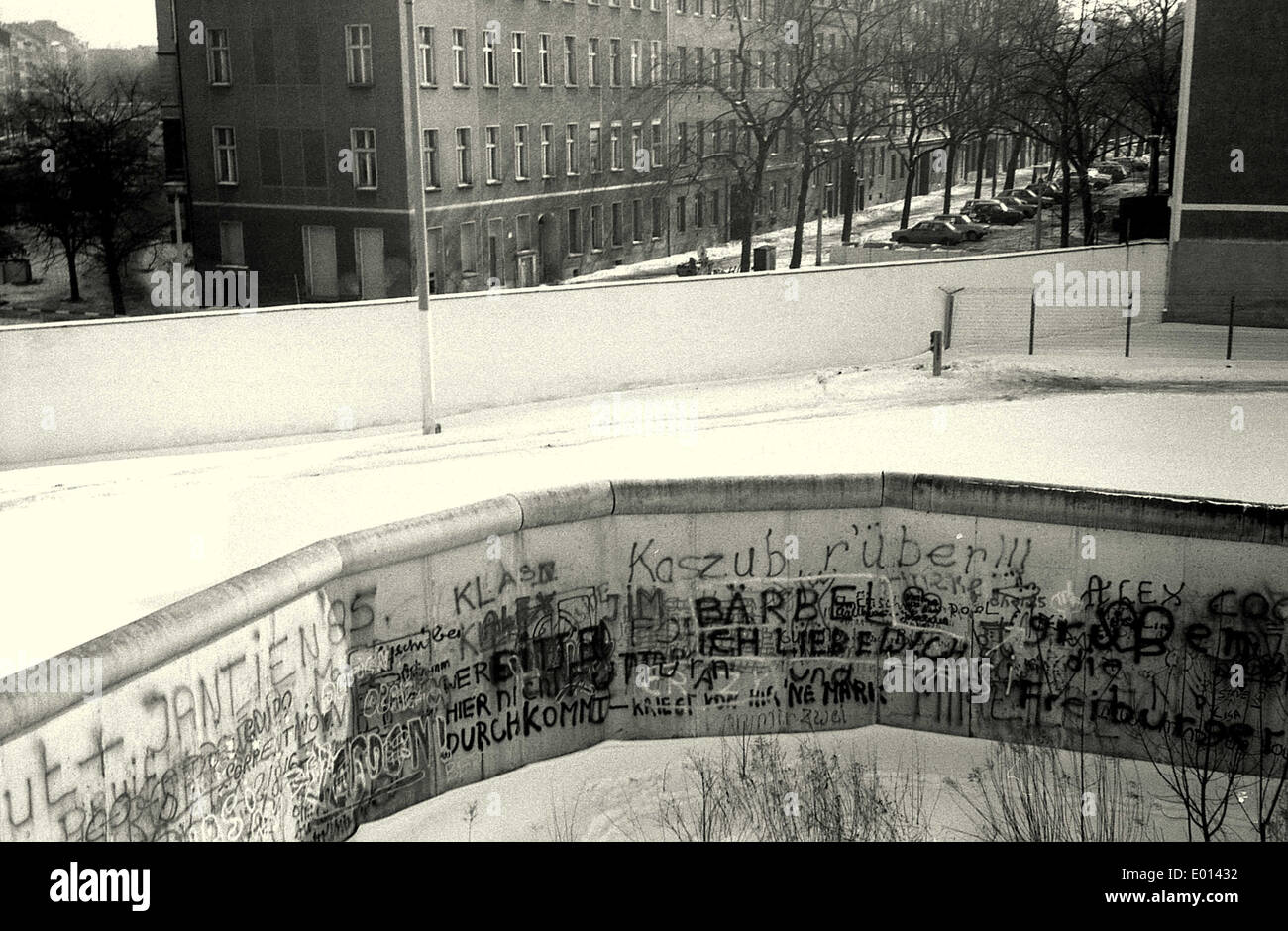 Blick auf die Berliner Mauer in Kreuzberg, 1987 Stockfoto