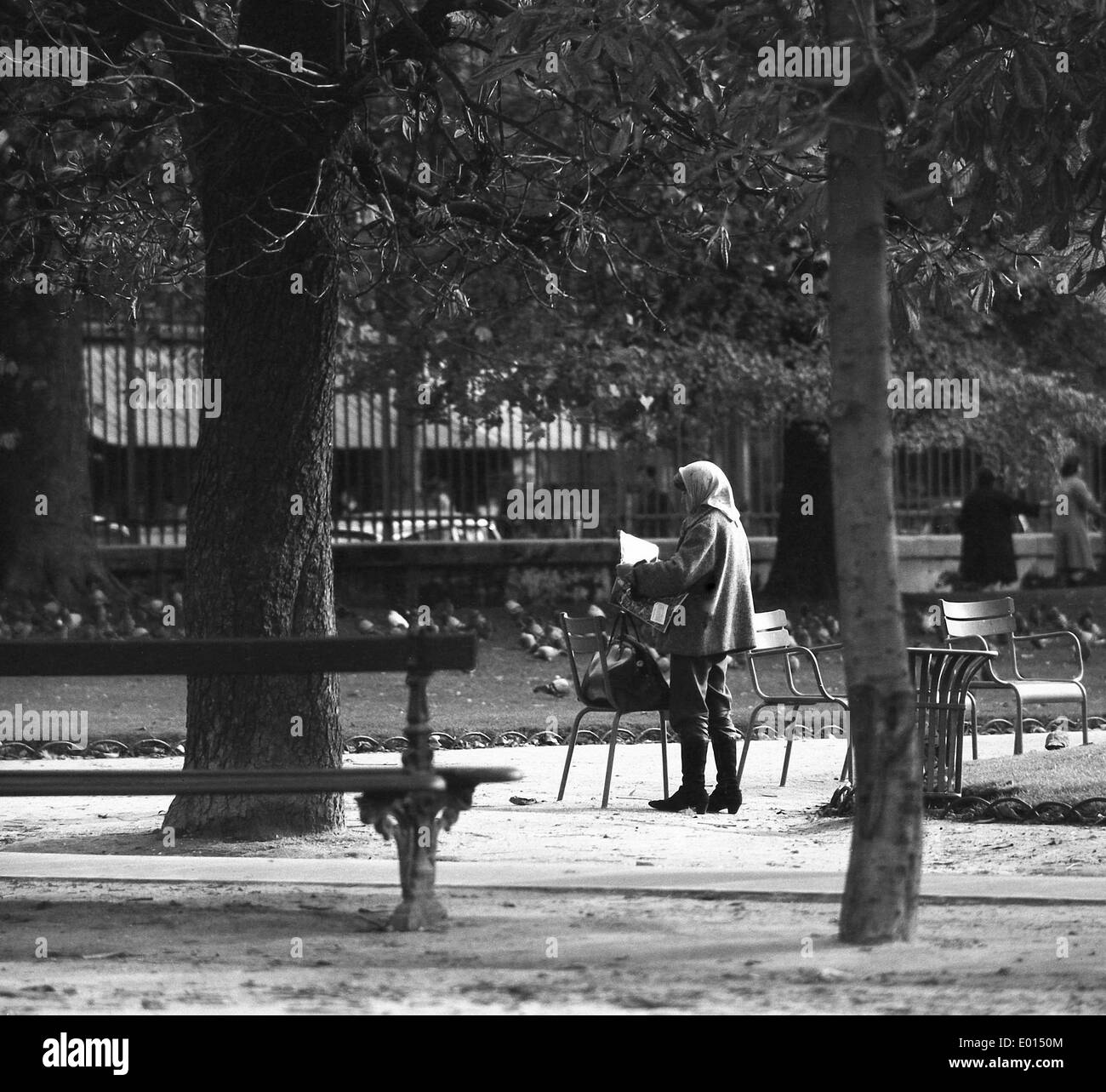 Frau am Jardin du Luxembourg in Paris, 1967 Stockfoto