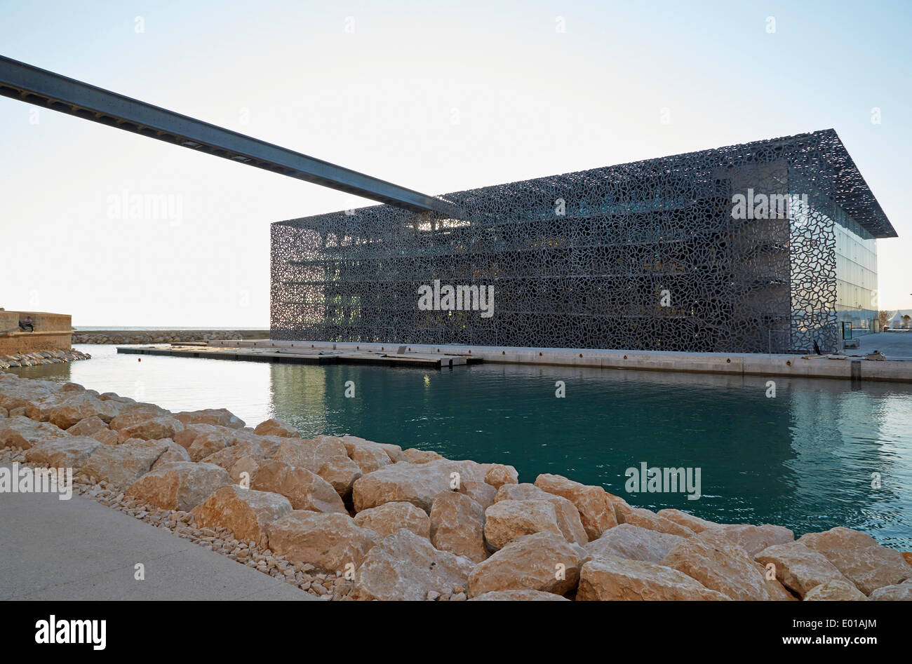 MuCEM (Museum der europäischen Zivilisation und das Mittelmeer), Marseille, Frankreich. Architekt: Rudy Ricciotti, 2013. Stockfoto