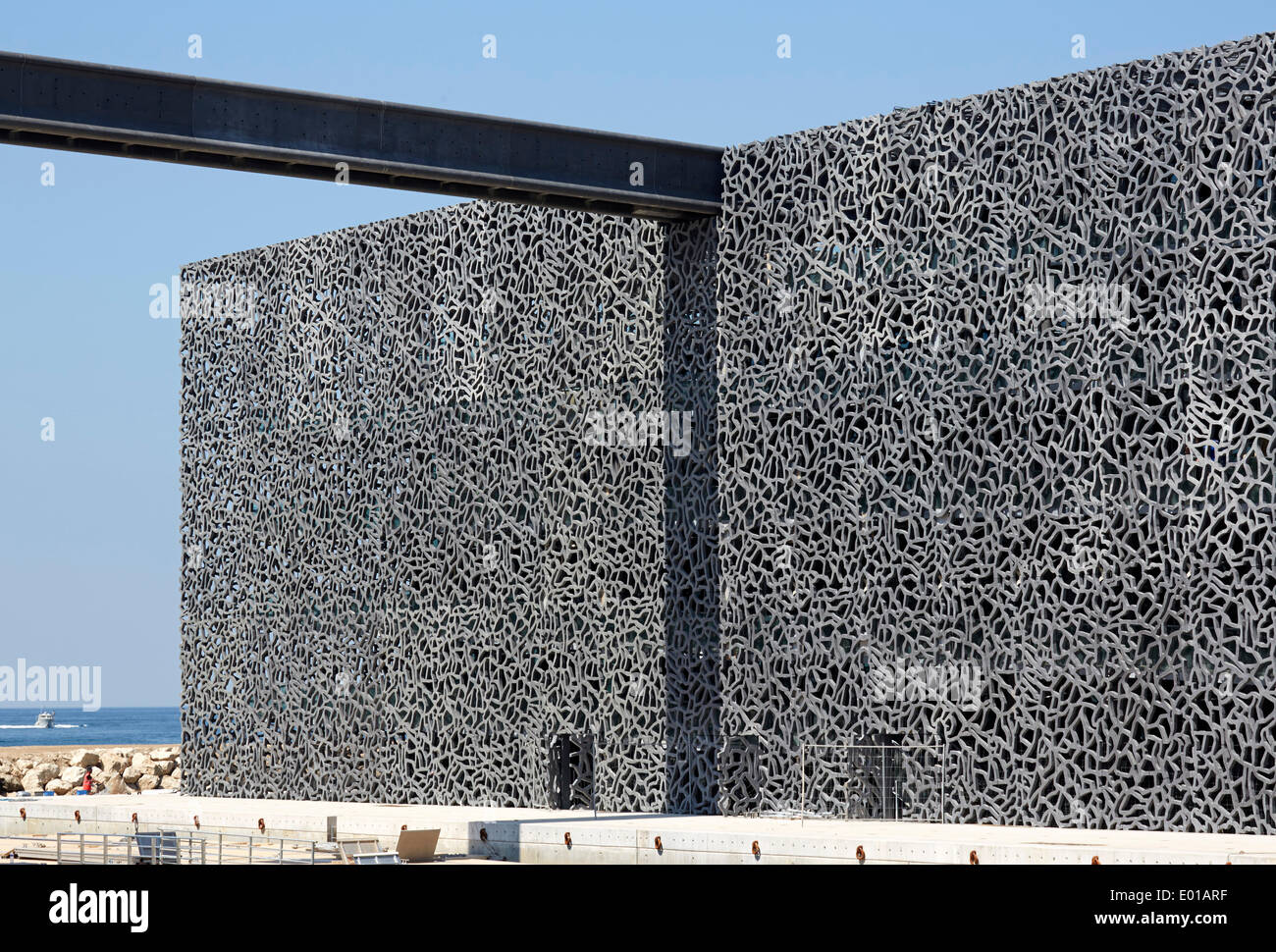 MuCEM (Museum der europäischen Zivilisation und das Mittelmeer), Marseille, Frankreich. Architekt: Rudy Ricciotti, 2013. Ornamentale co Stockfoto