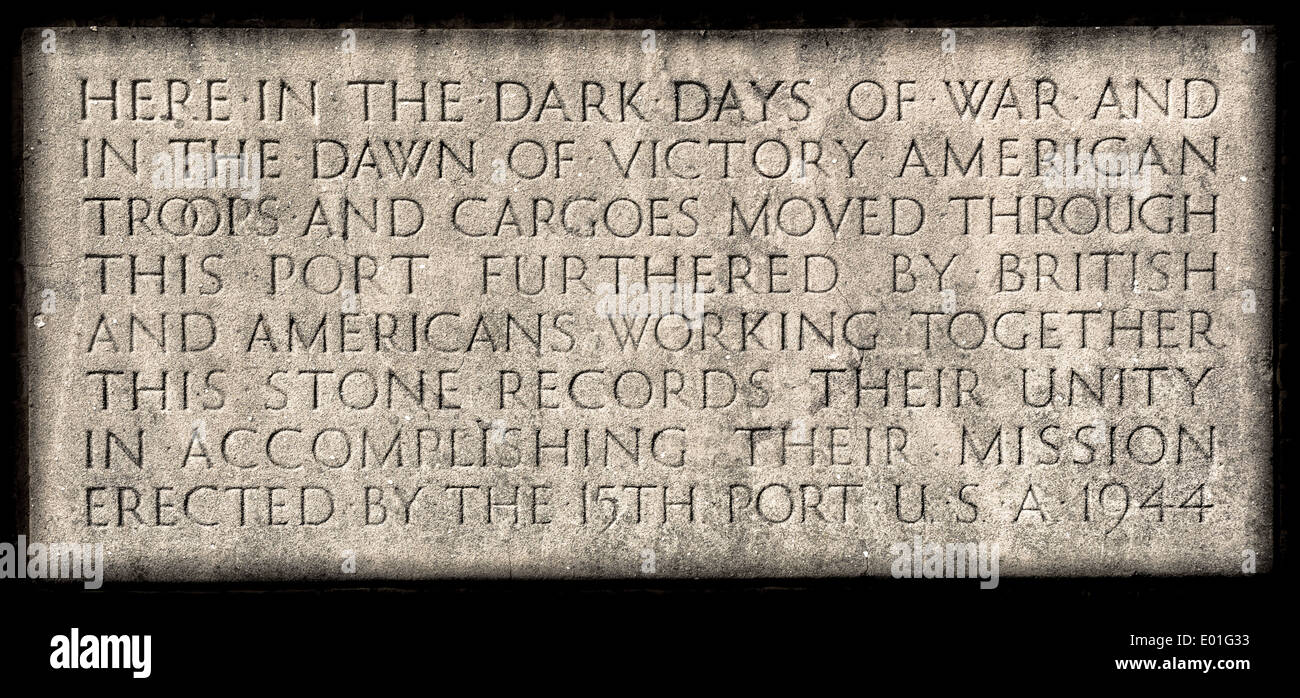 Eine Gedenktafel in Erinnerung an den Gleichklang von US-amerikanischen und britischen Truppen in Liverpool während des zweiten Weltkriegs. Stockfoto