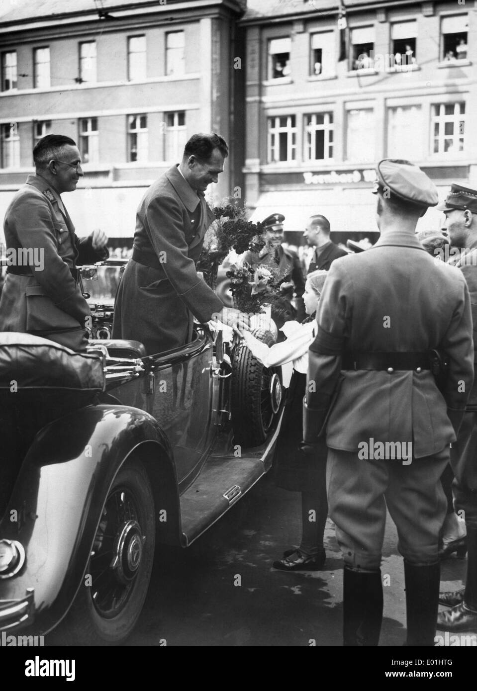 Rudolf Hess bei seiner Ankunft auf einer Kundgebung der Kampagne in Münster, 1936 Stockfoto
