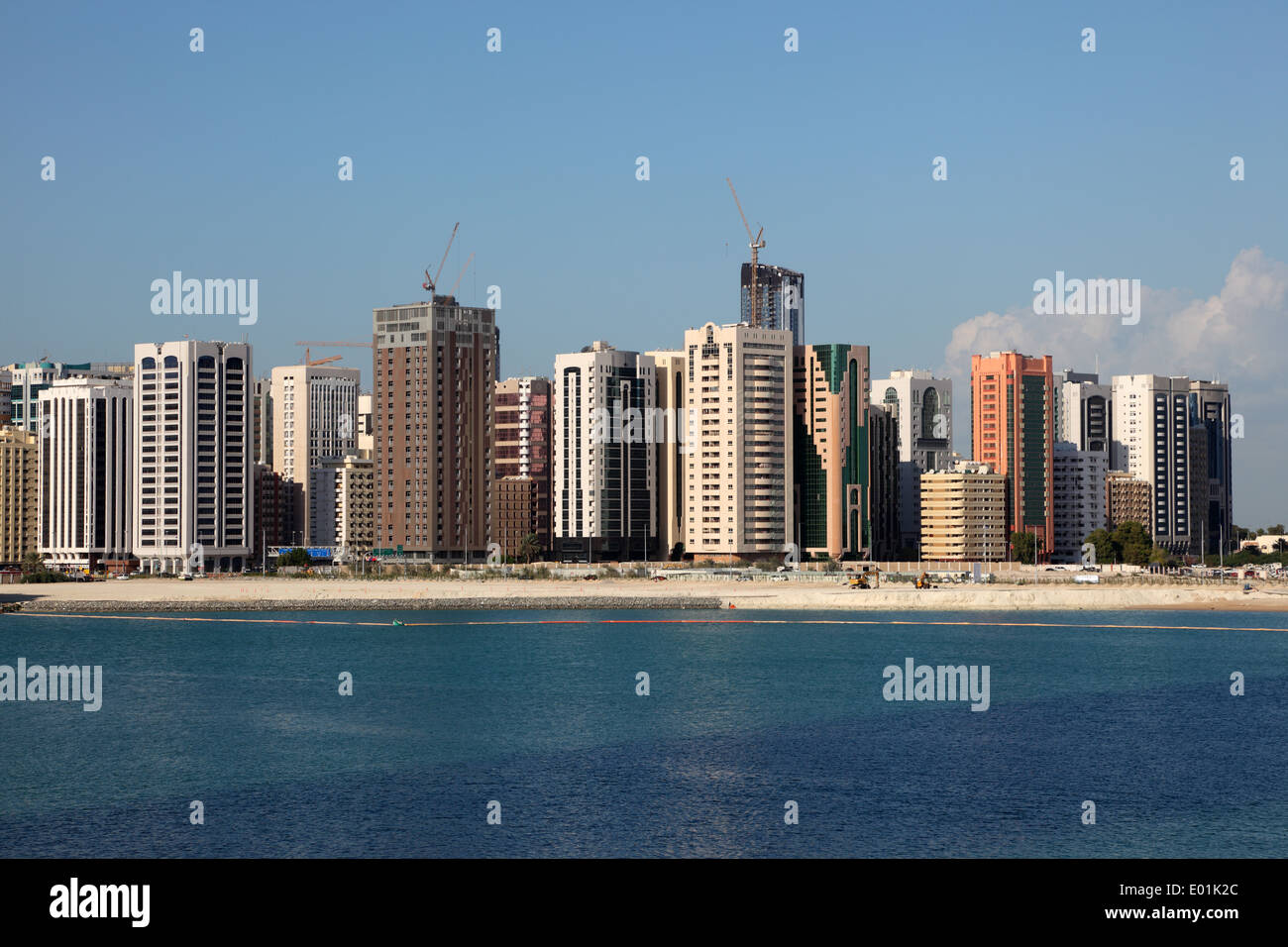 Skyline der Innenstadt von Abu Dhabi. Vereinigte Arabische Emirate Stockfoto