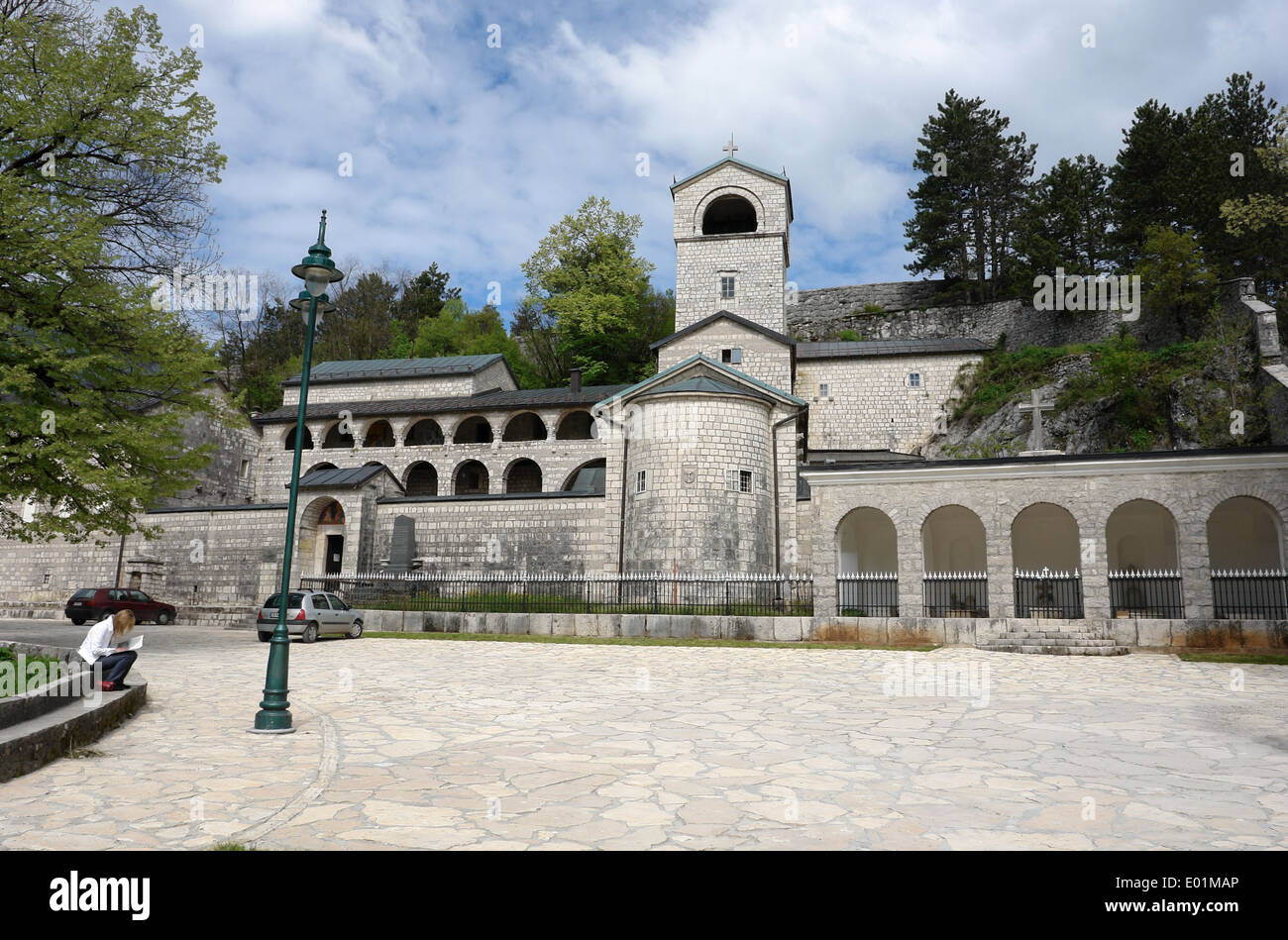 Das alte Kloster mit Kirche in Montenegro Stockfoto