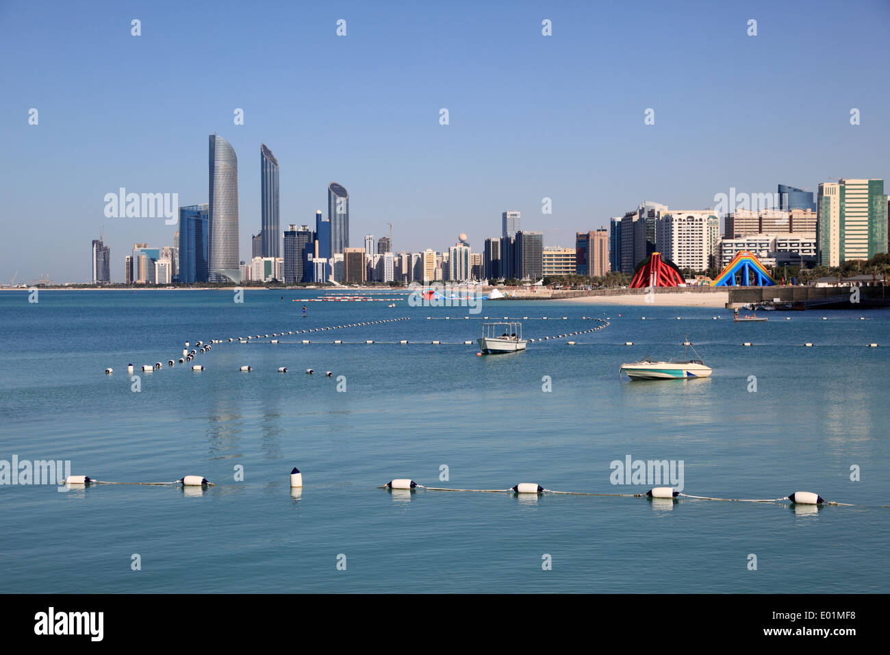 Die Innenstadt von Skyline von Abu Dhabi. Vereinigte Arabische Emirate Stockfoto