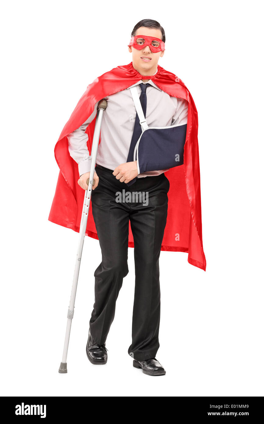 Männlichen Superhelden mit gebrochenen Arm und ein Bein Stockfoto