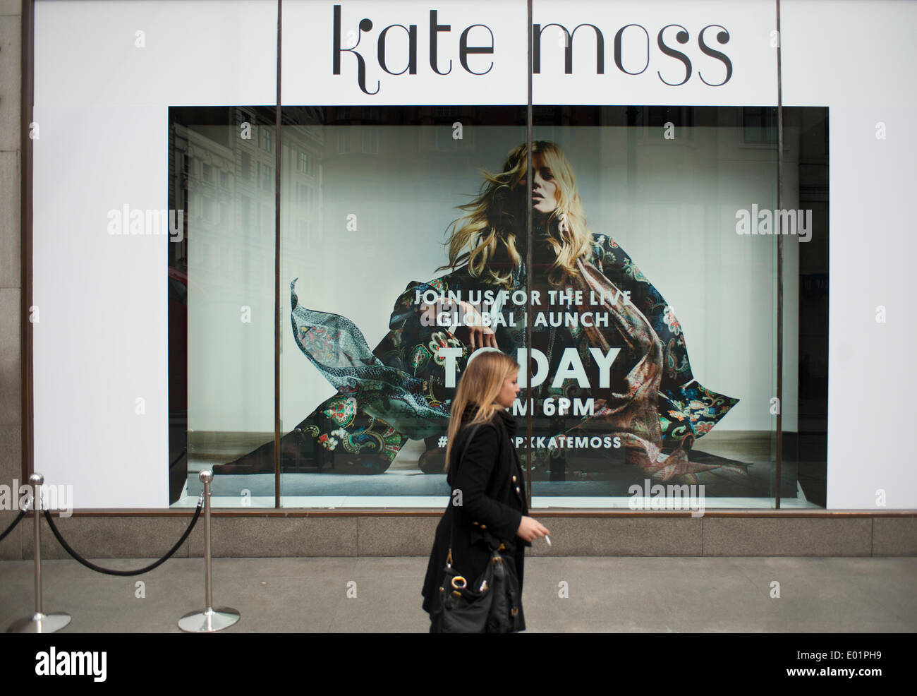 TopShop Oxford Circus, London, UK. 29. April 2014. 2014 Kate Moss Kollektion geht auf Verkauf heute Abend im Flagshipstore im Londoner West End von 18:30, ihre erste Topshop-Kollektion in 4 Jahren. Bildnachweis: Malcolm Park Leitartikel/Alamy Live-Nachrichten Stockfoto