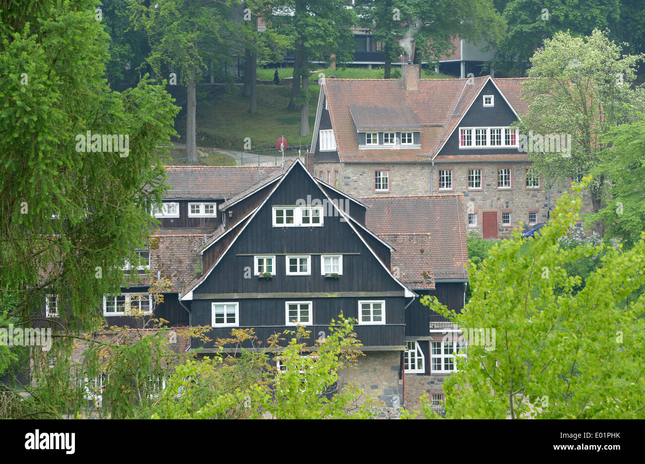 Heppenheim, Deutschland. 29. April 2014. Ein Blick auf einige der Gebäude der privates Internat Odenwaldschule in Ober-Hambach bei Heppenheim, Deutschland, 29. April 2014. Nachdem neue gegen die Schule Anschuldigungen hat der Landkreis Bergstraße die Schulverwaltung für Krisengesprächen beschworen. Das Internat musste einen Lehrer entlassen, weil er im Besitz des Kindes Pronography war. Foto: ARNE DEDERT/DPA/Alamy Live-Nachrichten Stockfoto