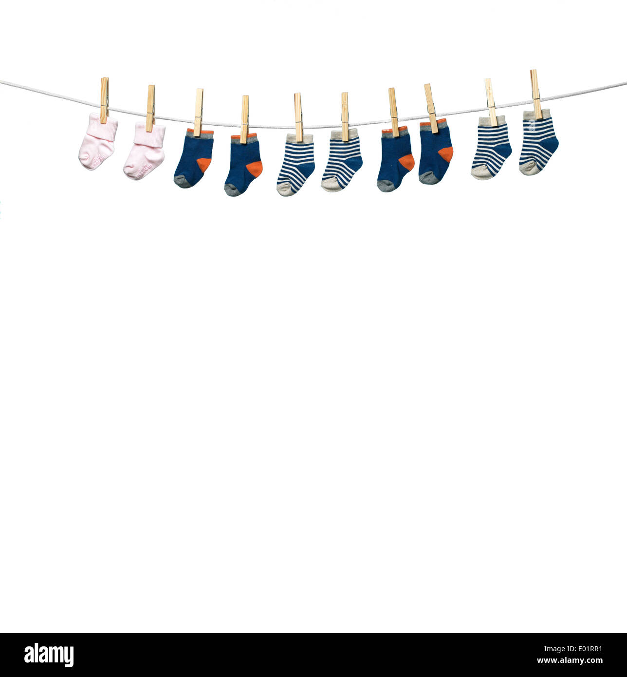 Wäscheleine kleine Socken Stockfoto