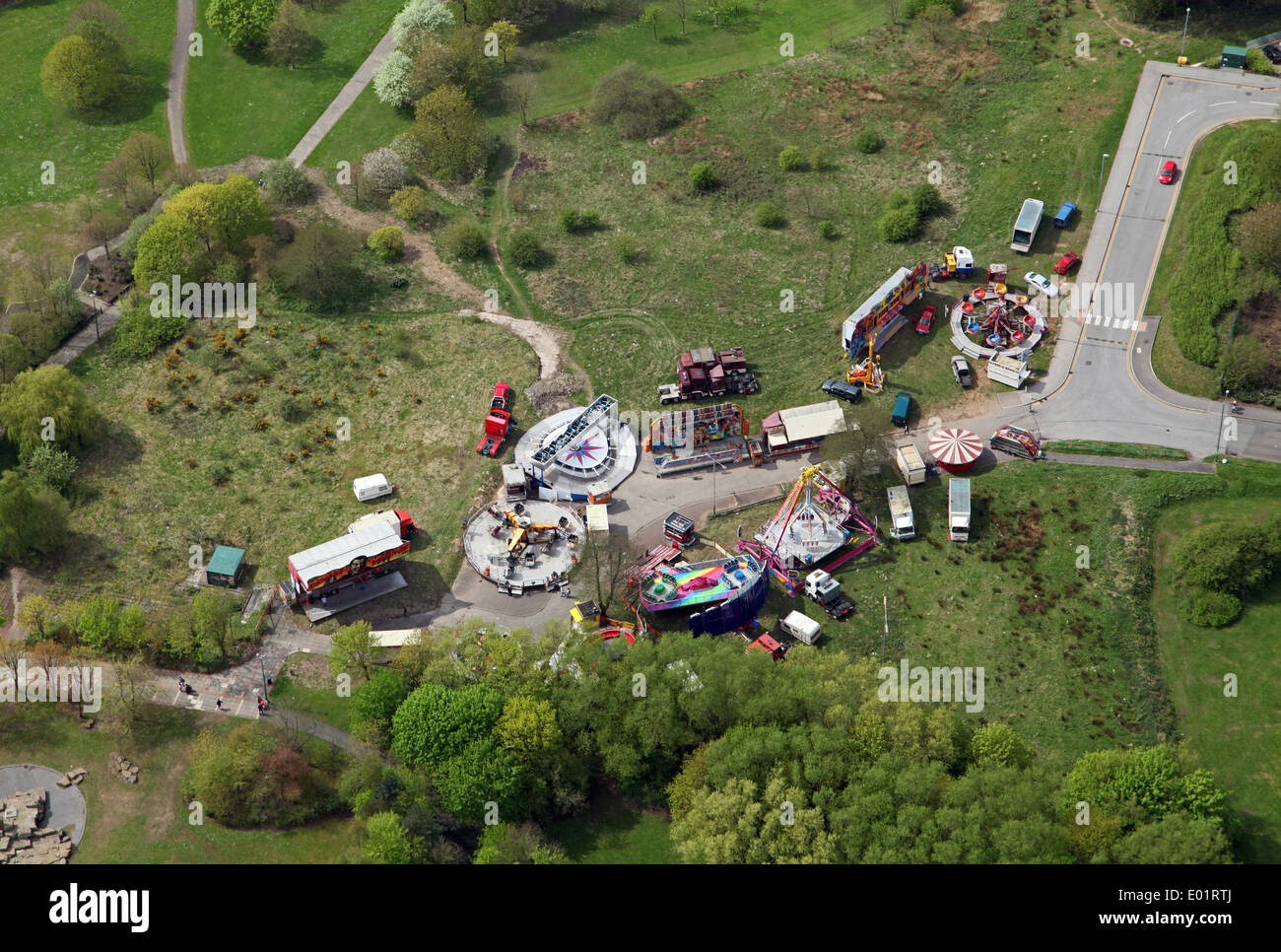 Luftaufnahme von einem Jahrmarkt auf Brachland an Skelmersdale Lancashire einrichten Stockfoto
