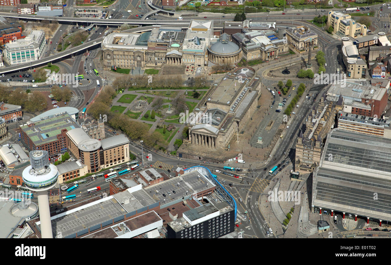 Luftaufnahme des Stadtzentrum von Liverpool - St Georges Hall, Radio City Tower, Lime Street Station, Royal Court, St John's Gärten Stockfoto