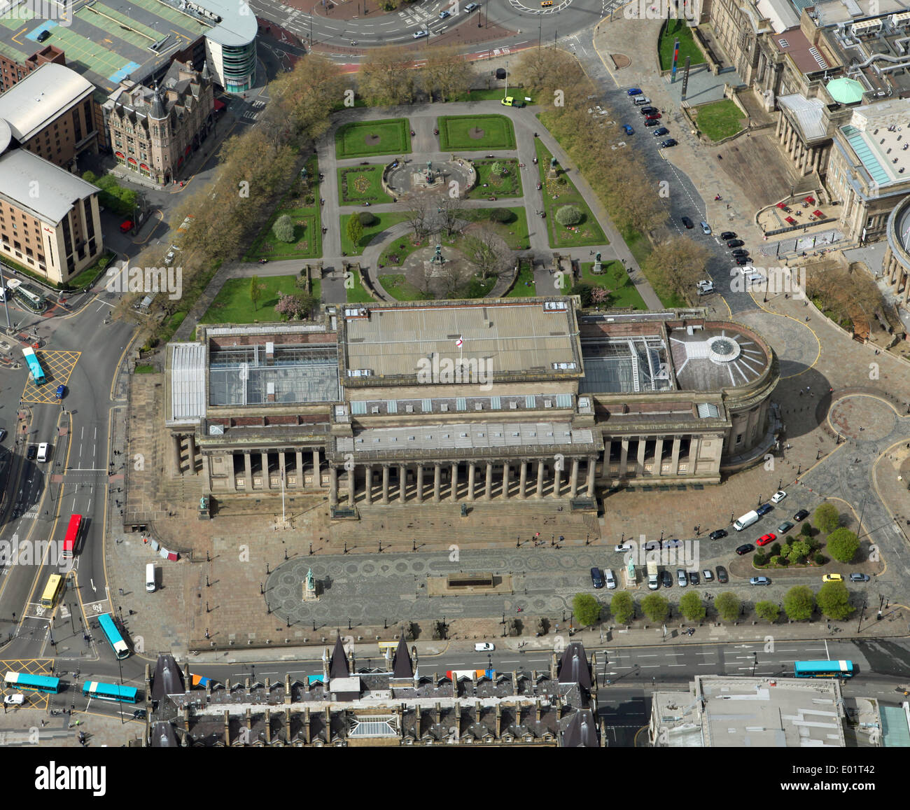 Luftaufnahme von St. Georges Hall und St. Johns Gärten, Liverpool Stadtzentrum Stockfoto
