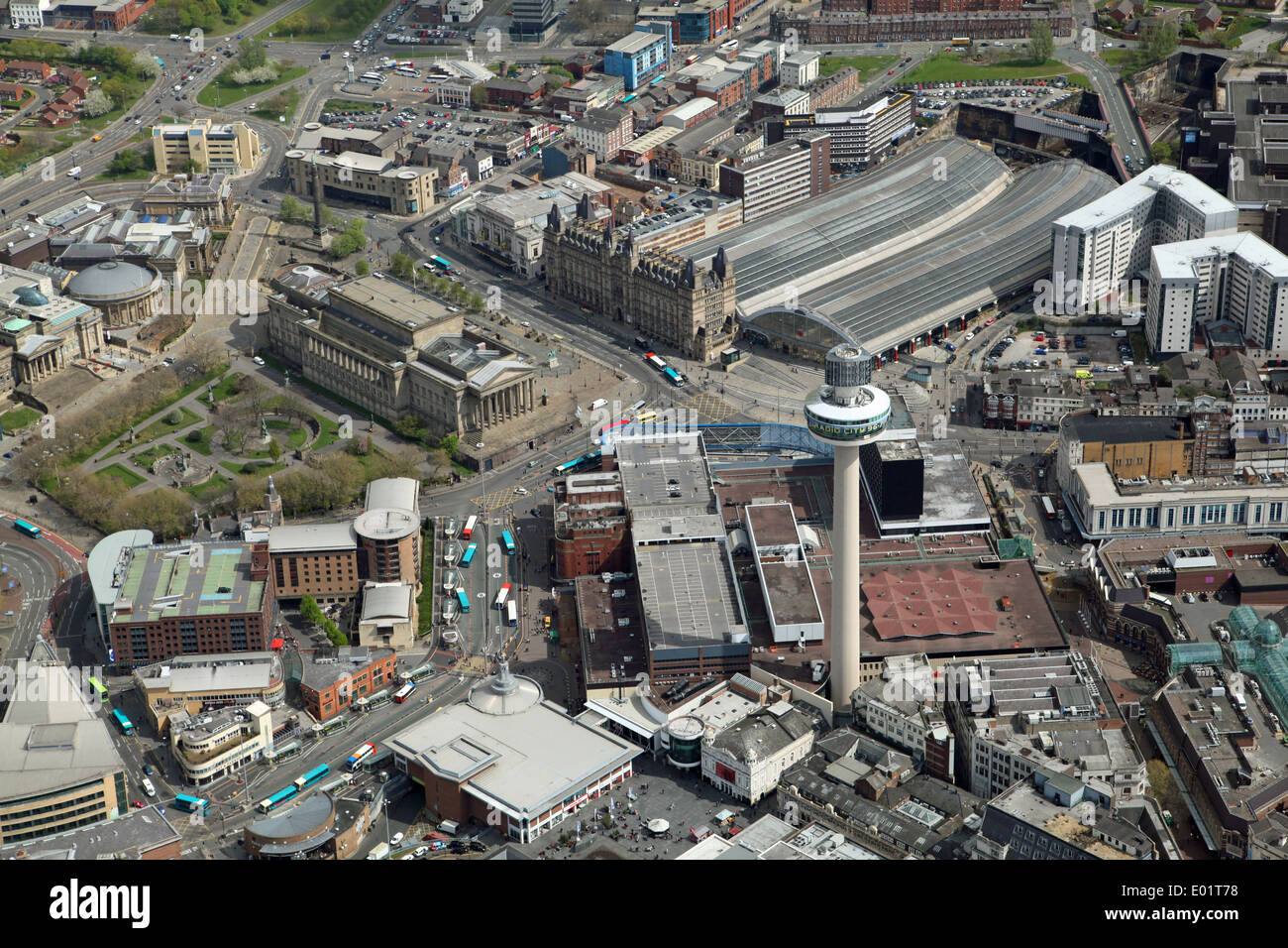Luftaufnahme von Liverpool City Centre, Radio City Tower, Lime Street Station, St Georges Hall, Royal Court Stockfoto