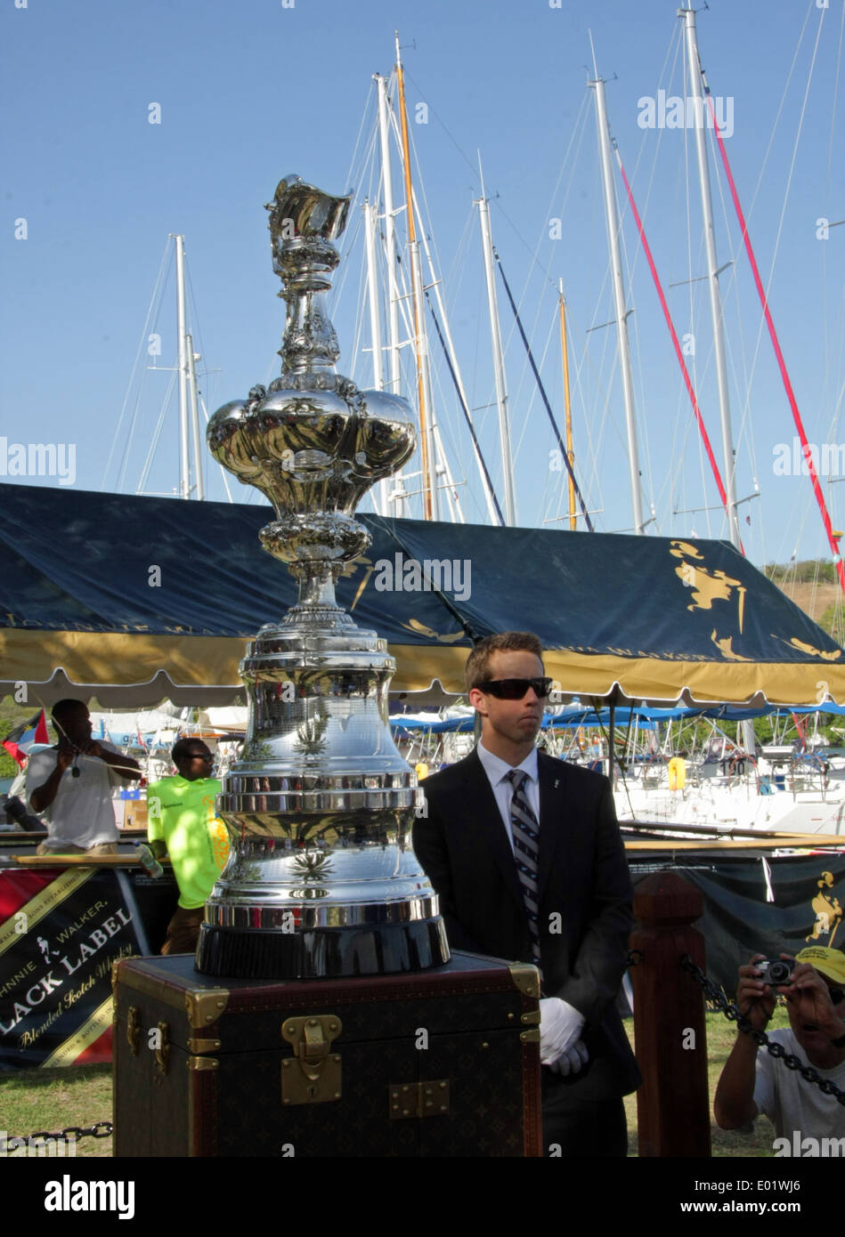 Pokal des America Cup Segeln auf öffentlich zur Schau zu English Harbour in Antigua, April 2014 Stockfoto