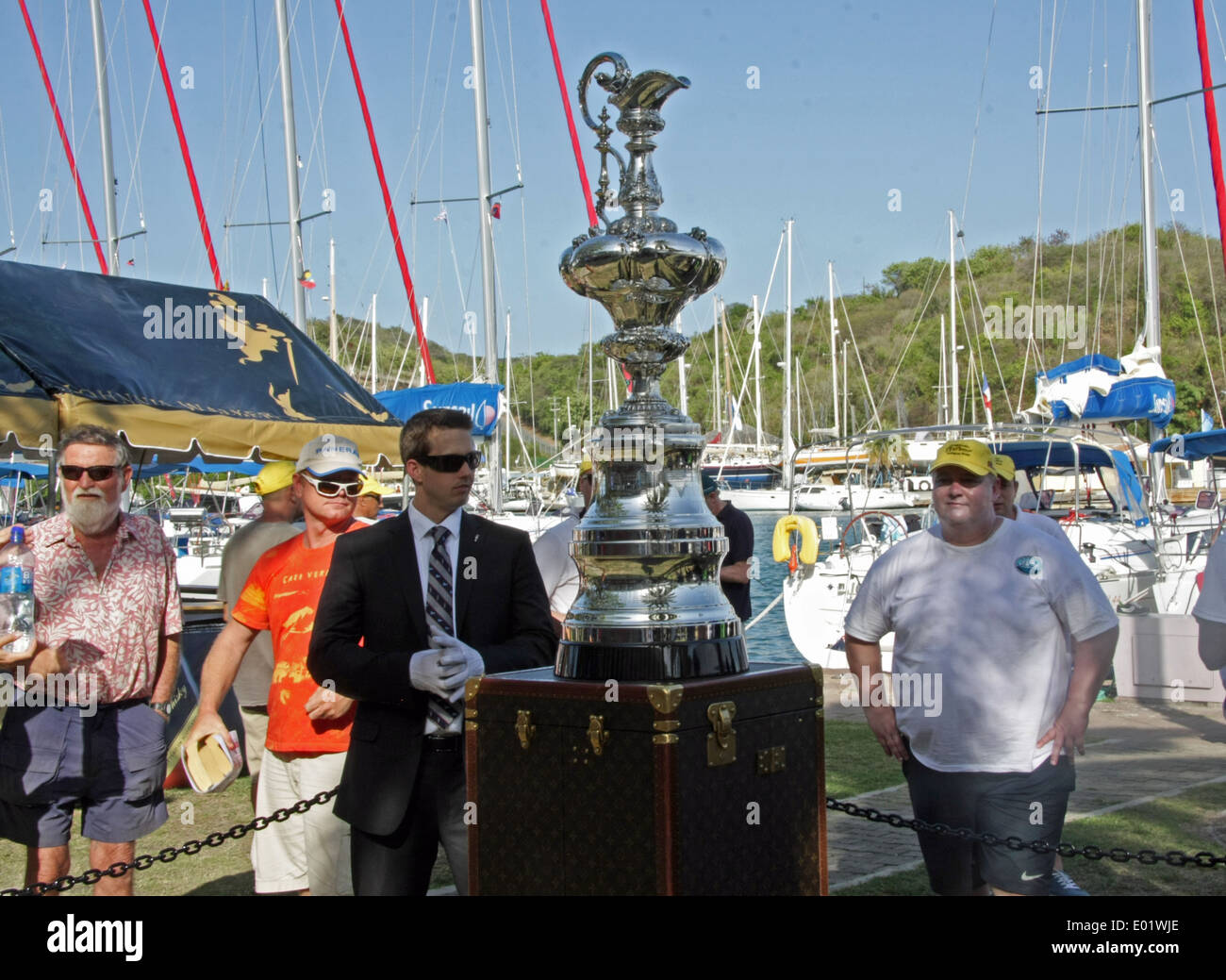 Pokal des America Cup Segeln auf öffentlich zur Schau zu English Harbour in Antigua, April 2014 Stockfoto