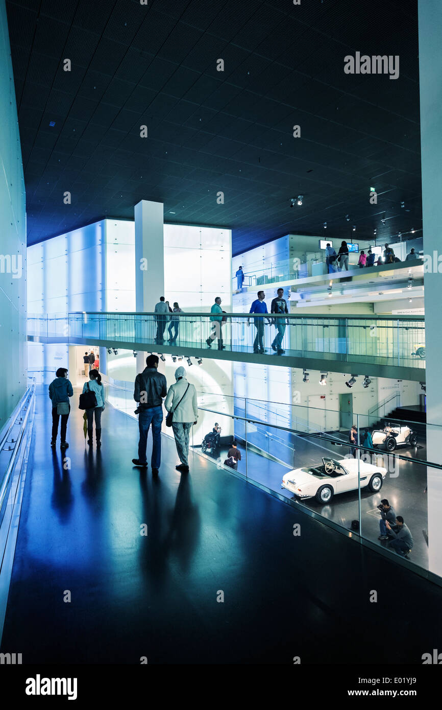 Innenraum des BMW Museum in München Stockfoto