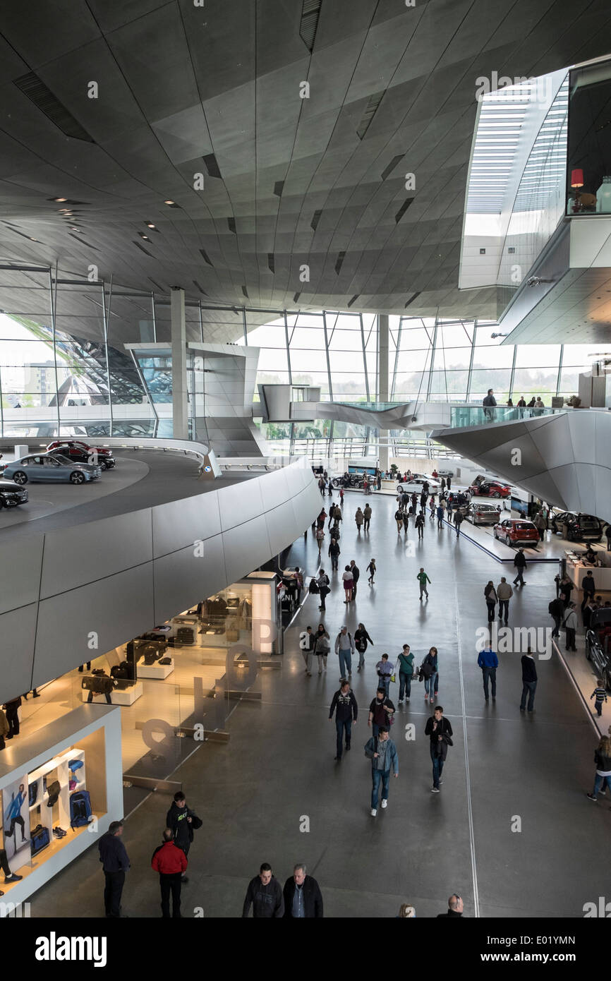 Innenraum des BMW Welt und BMW Welt in München Stockfoto