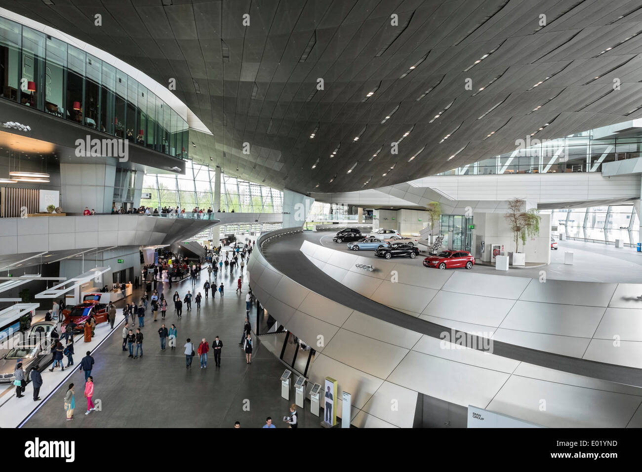 Innenraum des BMW Welt und BMW Welt in München Stockfotografie Alamy
