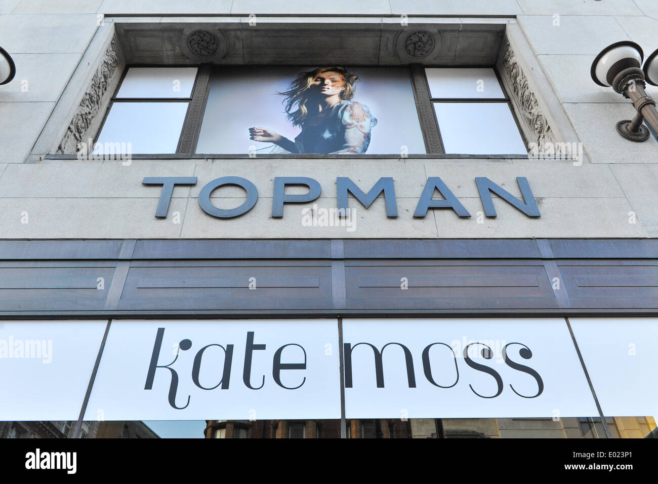 Oxford Circus, London, UK. 29. April 2014. Kate Moss-Bilder füllen die Fenster von Topshop am Oxford Circus-Speicher. Bildnachweis: Matthew Chattle/Alamy Live-Nachrichten Stockfoto