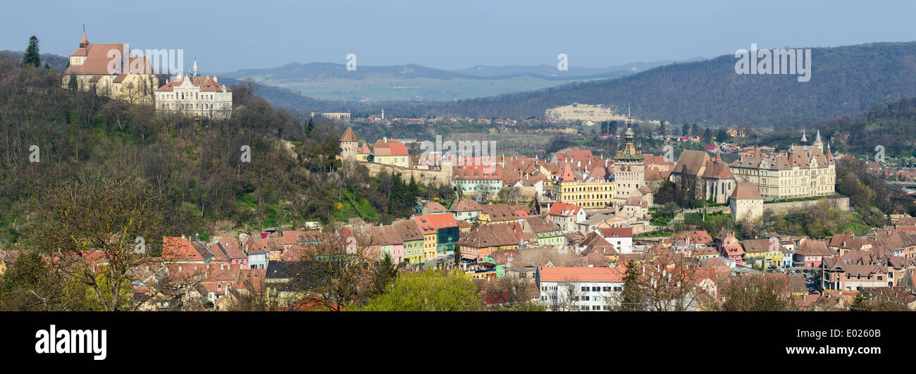 Panoramaansicht der historischen Altstadt in Sighisoara/Schäßburg, Siebenbürgen, Rumänien Stockfoto