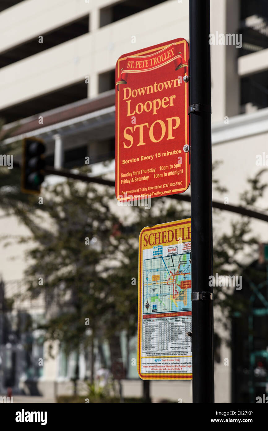 Bus Stop-Schild und Zeitplan, St. Petersburg, FL Stockfoto