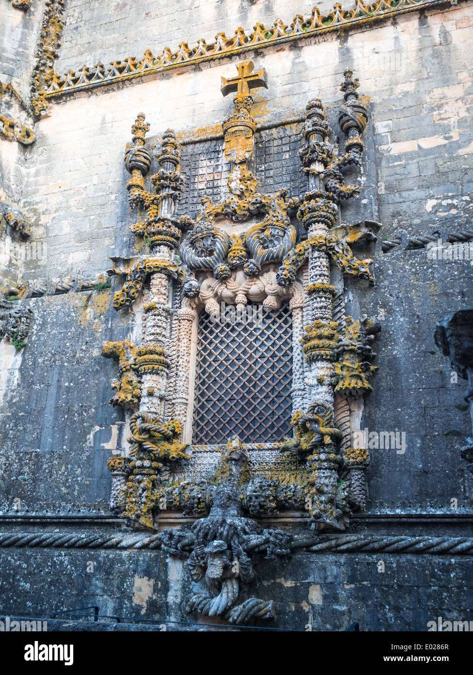 Capitulo Fenster geschnitzt in Stein im manuelinischen Stil, Convento de Cristo, Tomar Stockfoto