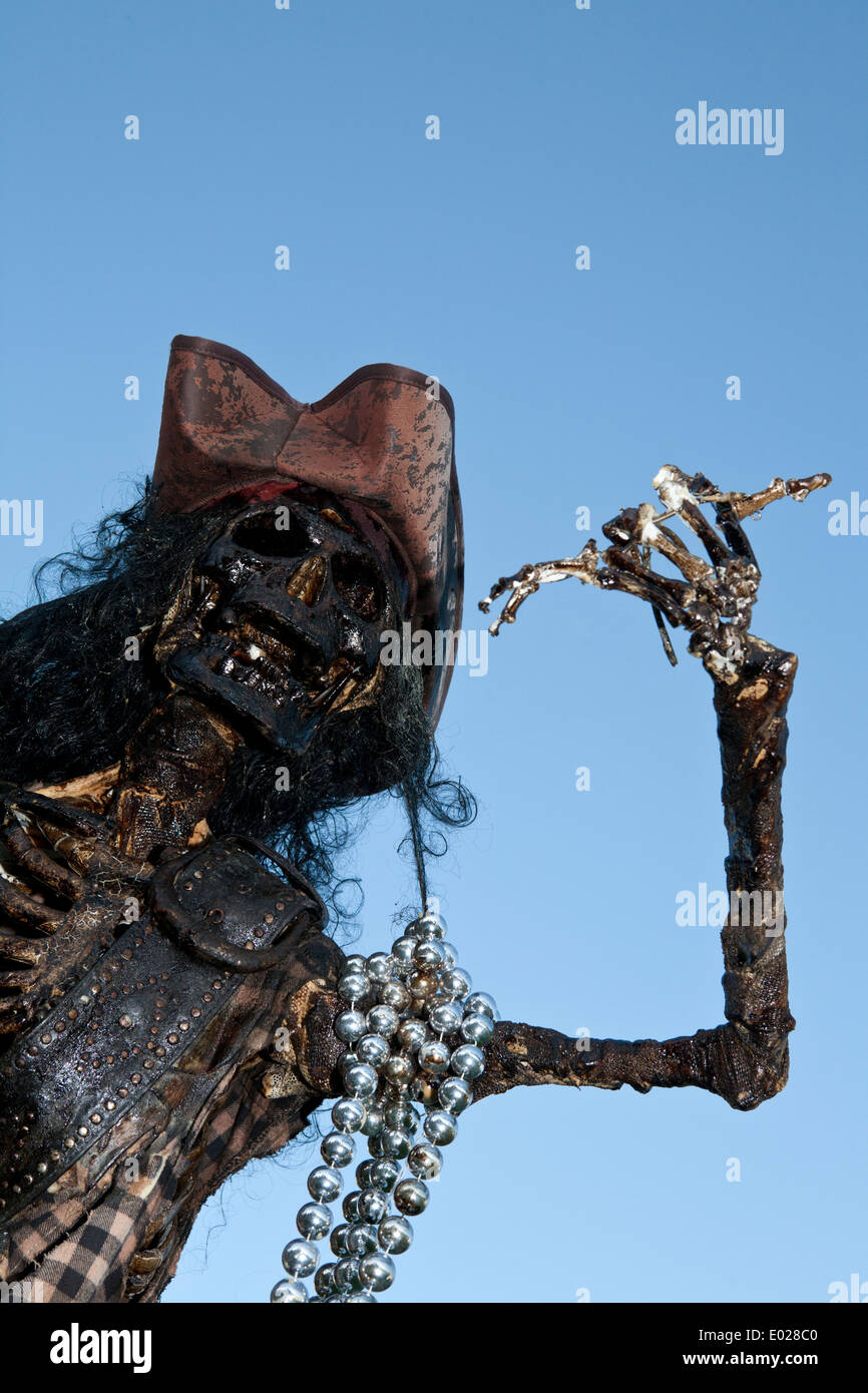 Zombie-Pirat blickte auf Sie. Stockfoto