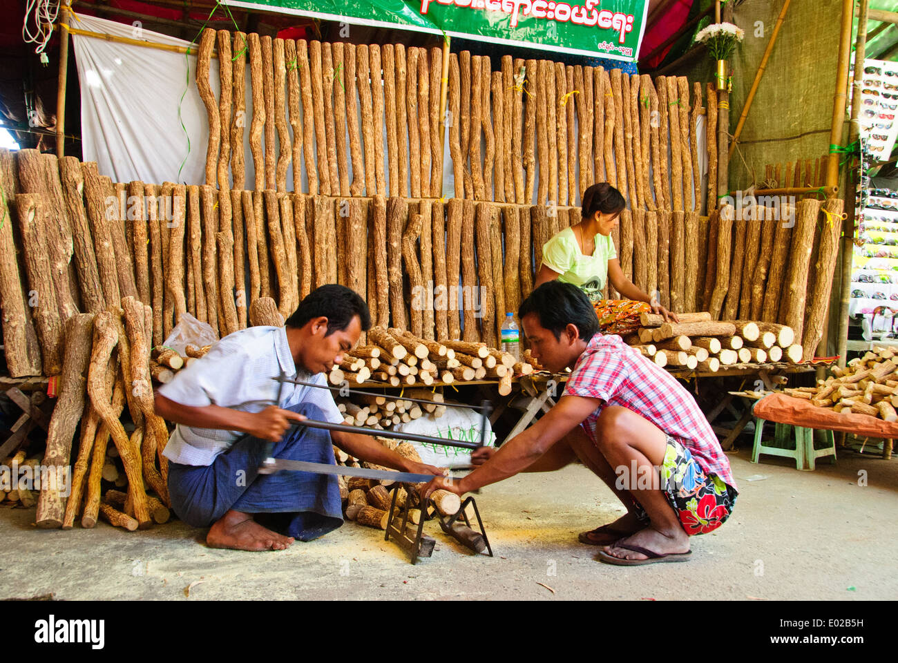 Thanaka Holz für retailed Kunden schneiden. Stockfoto