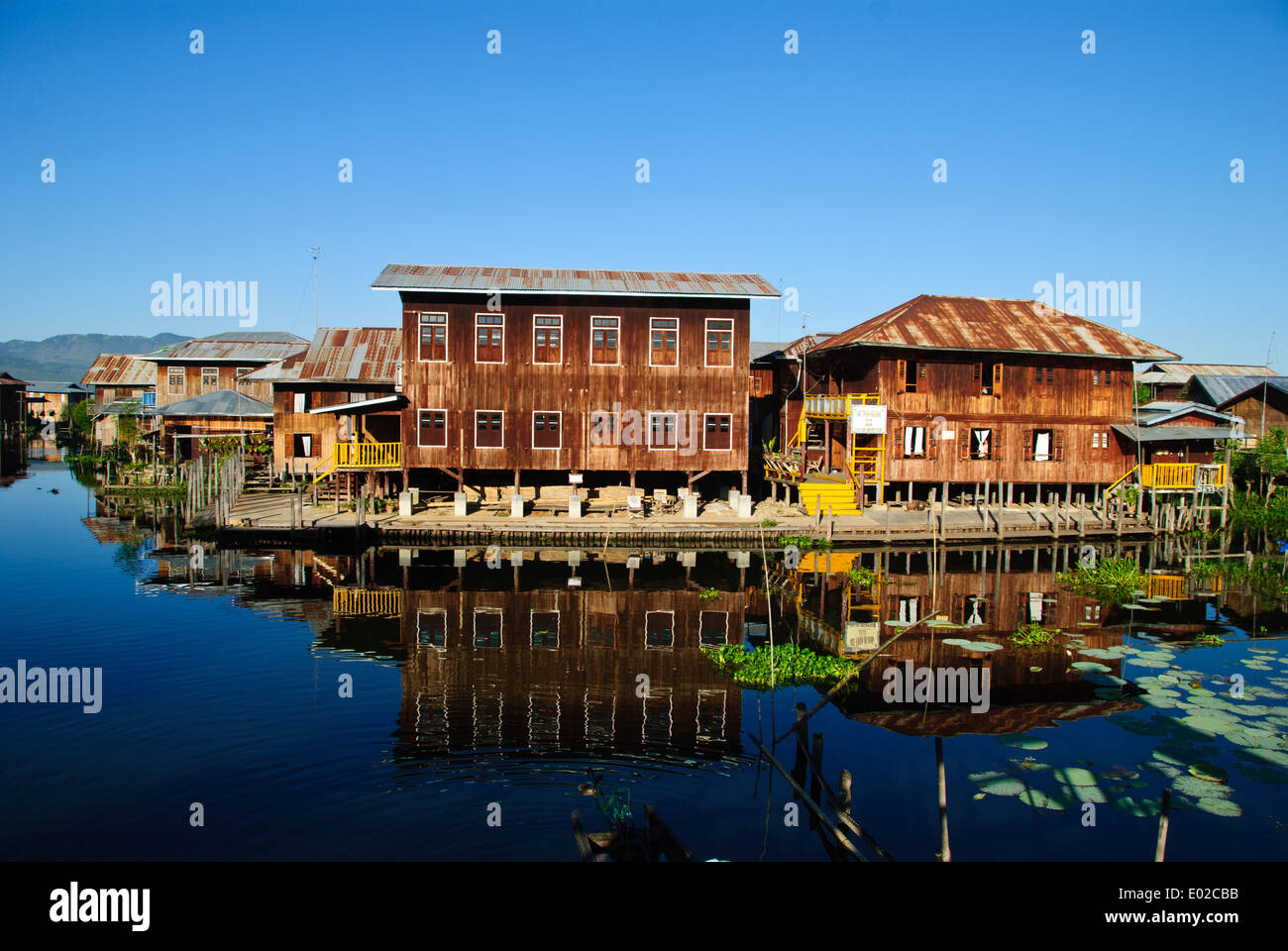 Ein schwimmendes Dorf der Inle-See Stockfoto