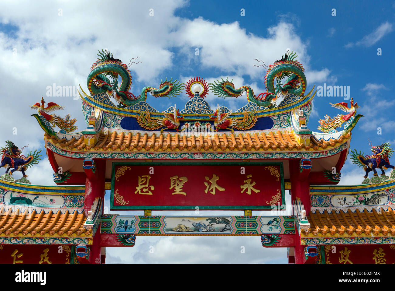 Chinesische tore Fotos und Bildmaterial in hoher Auflösung Alamy