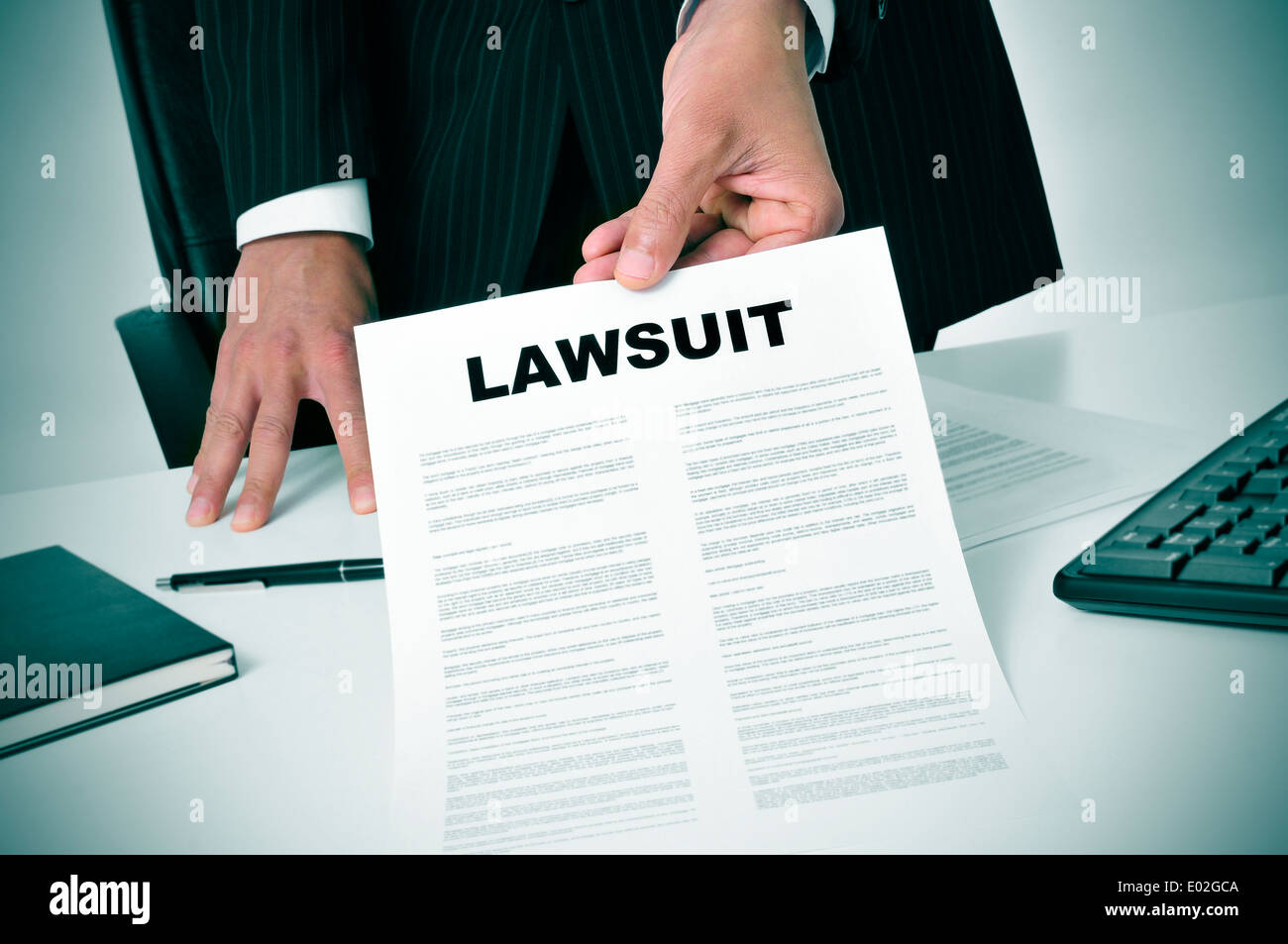 Lawyer defendant court Fotos und Bildmaterial in hoher Auflösung Alamy